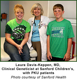 la doctora laura davis-keppen con pacientes